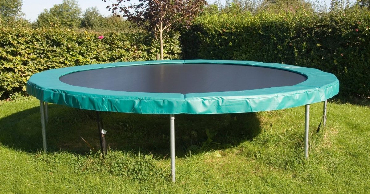 En trampolin i haven